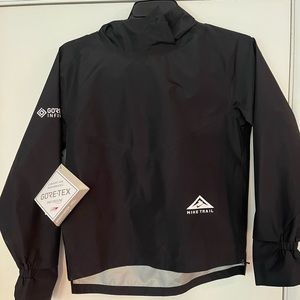 Nike GORE-TEX Trail Running Windbreaker